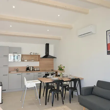 Maison De Plain-pied Avec Parking Et Climatisation Pres De Chatelaillon-plage - Fr-1-706-33 Holiday home